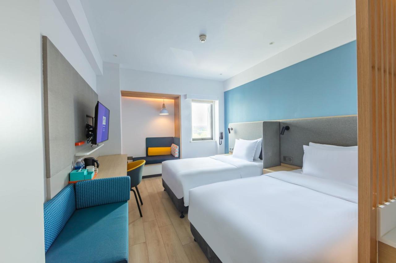 Holiday Inn Express Shanghai Pudong Airport By Ihg Exteriör bild