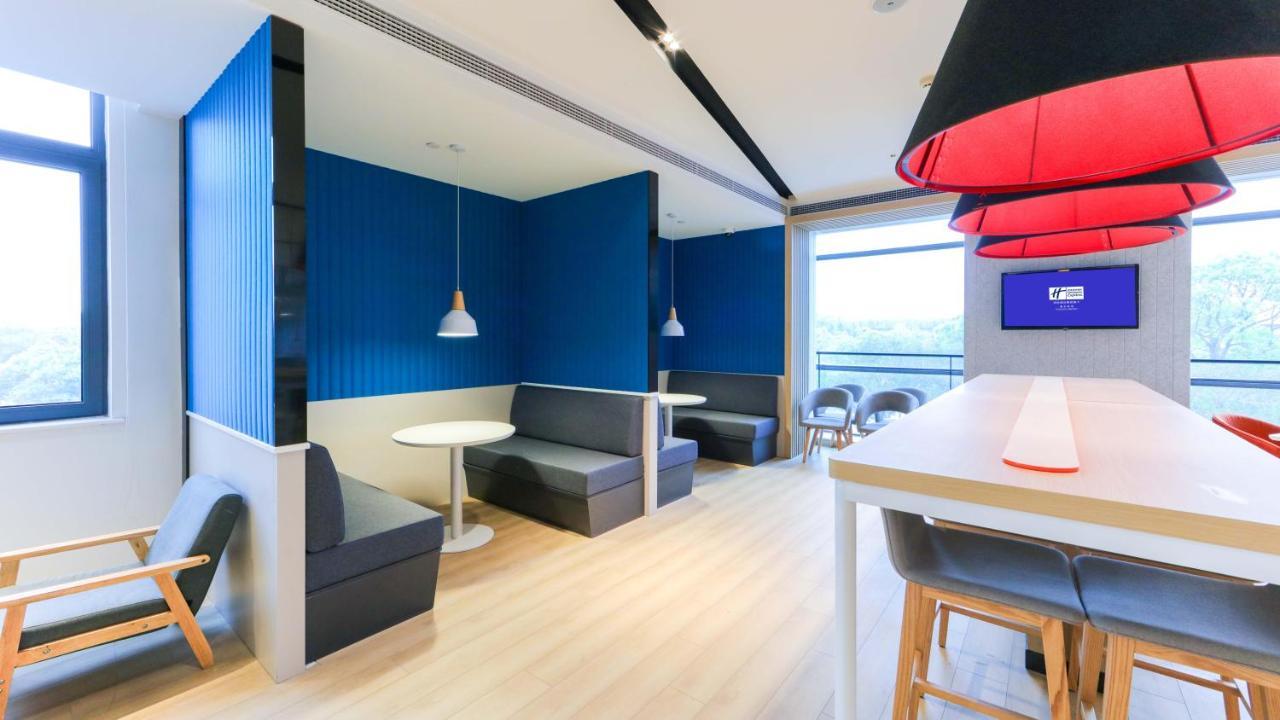 Holiday Inn Express Shanghai Pudong Airport By Ihg Exteriör bild