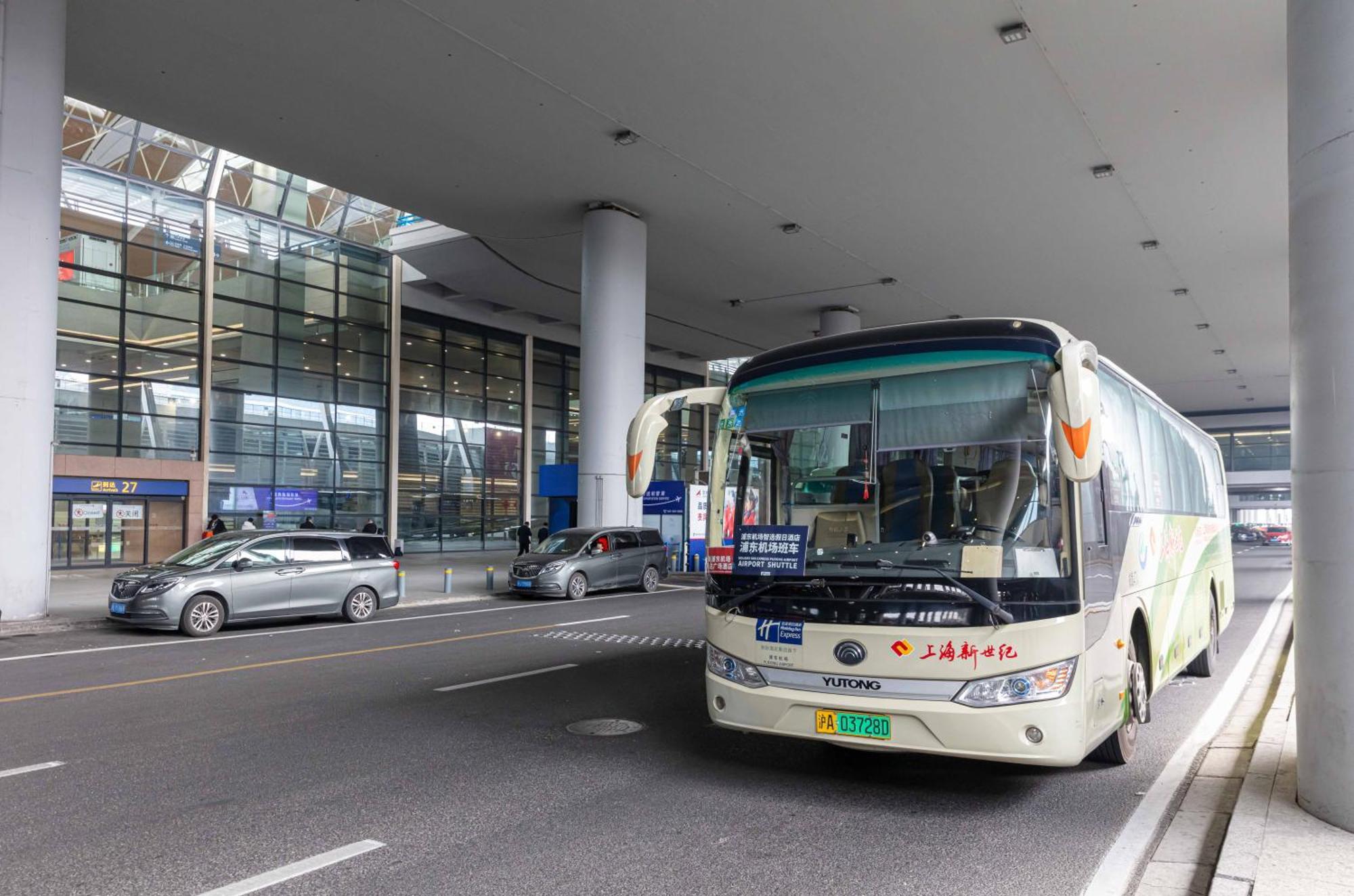 Holiday Inn Express Shanghai Pudong Airport By Ihg Exteriör bild