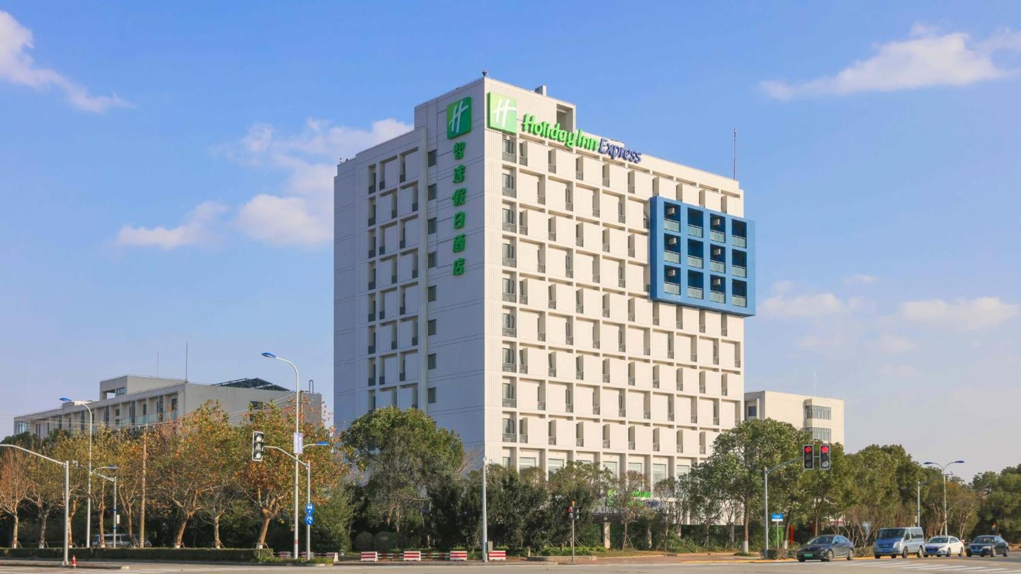 Holiday Inn Express Shanghai Pudong Airport By Ihg Exteriör bild