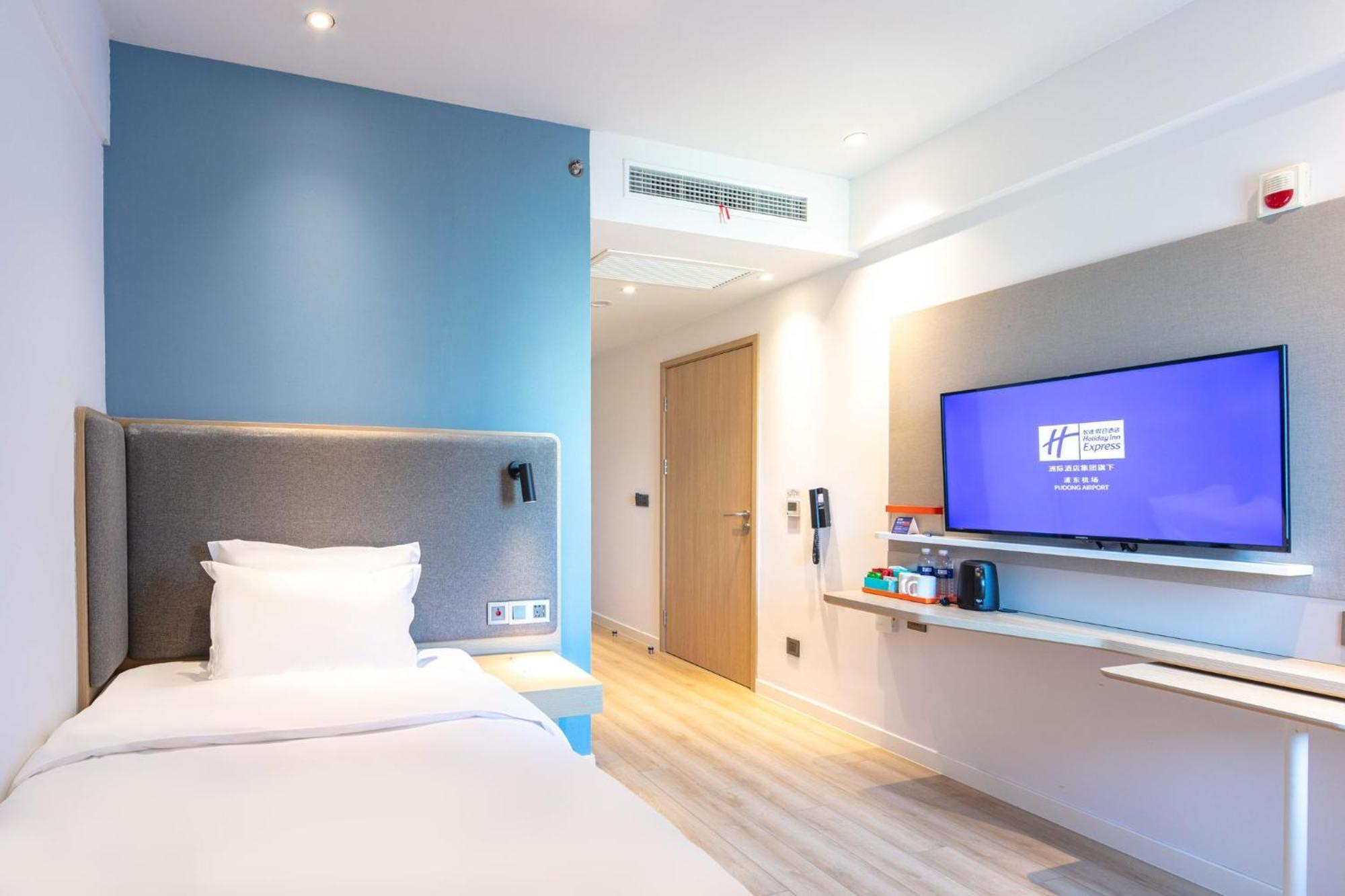 Holiday Inn Express Shanghai Pudong Airport By Ihg Exteriör bild