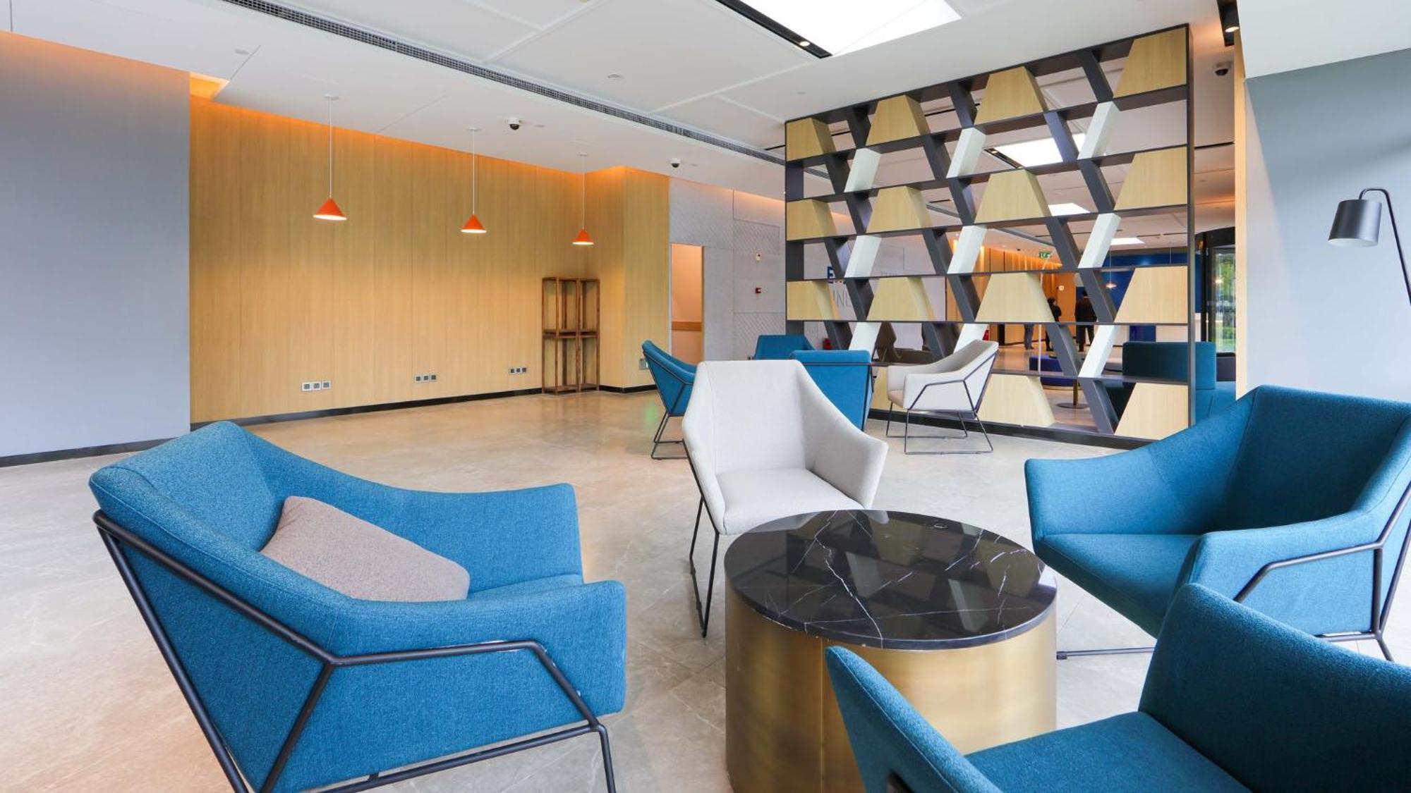Holiday Inn Express Shanghai Pudong Airport By Ihg Exteriör bild