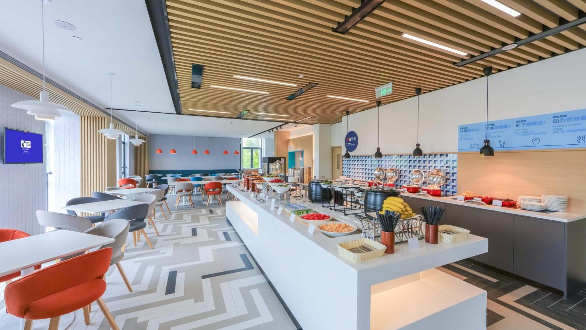 Holiday Inn Express Shanghai Pudong Airport By Ihg Exteriör bild