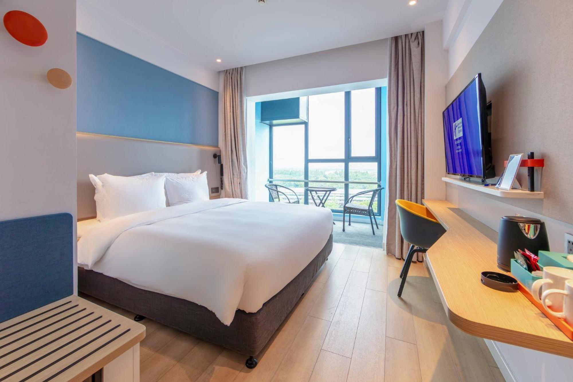 Holiday Inn Express Shanghai Pudong Airport By Ihg Exteriör bild