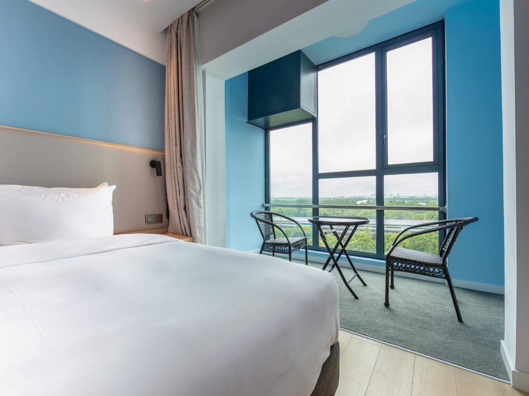 Holiday Inn Express Shanghai Pudong Airport By Ihg Exteriör bild