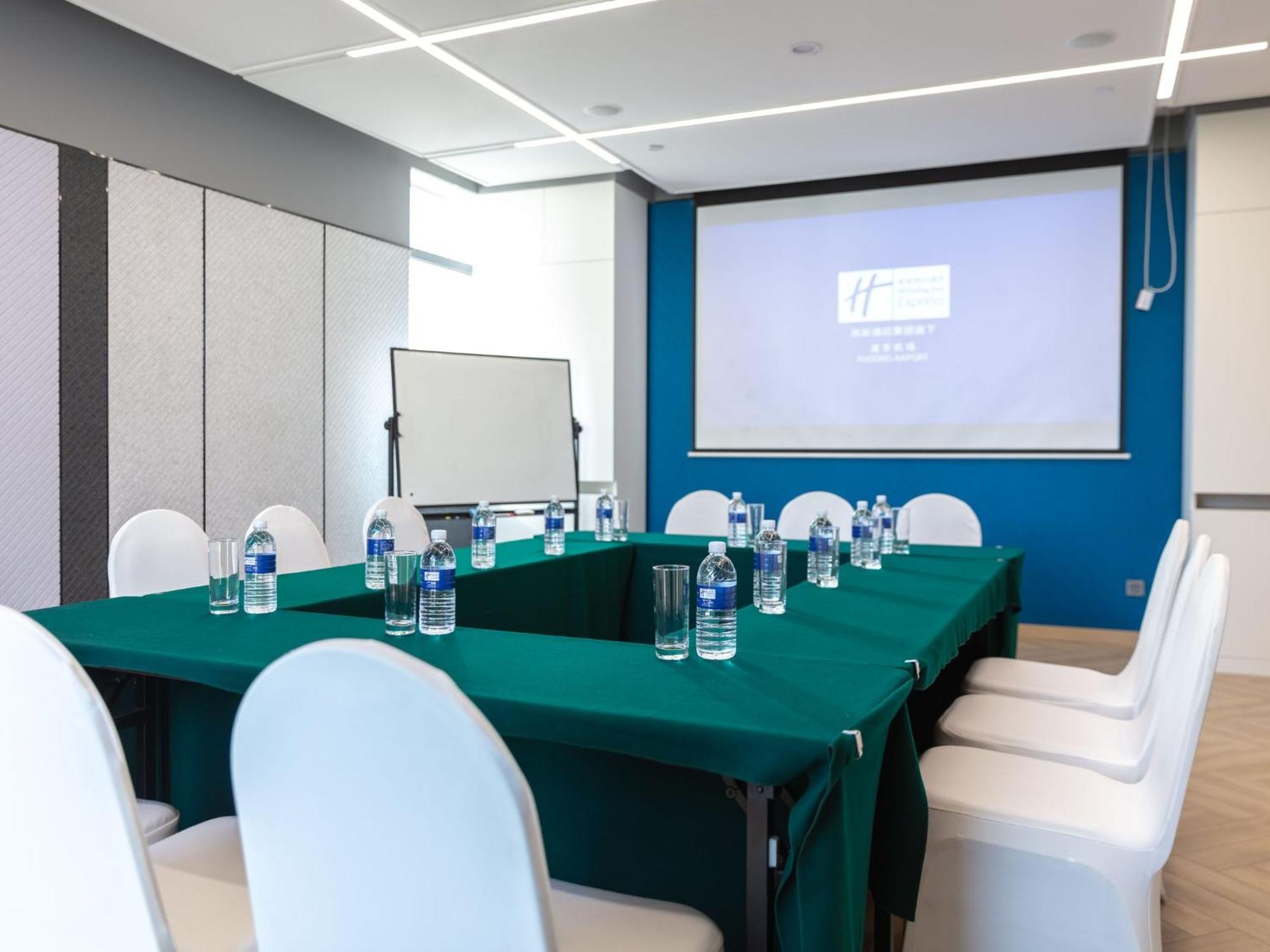 Holiday Inn Express Shanghai Pudong Airport By Ihg Exteriör bild