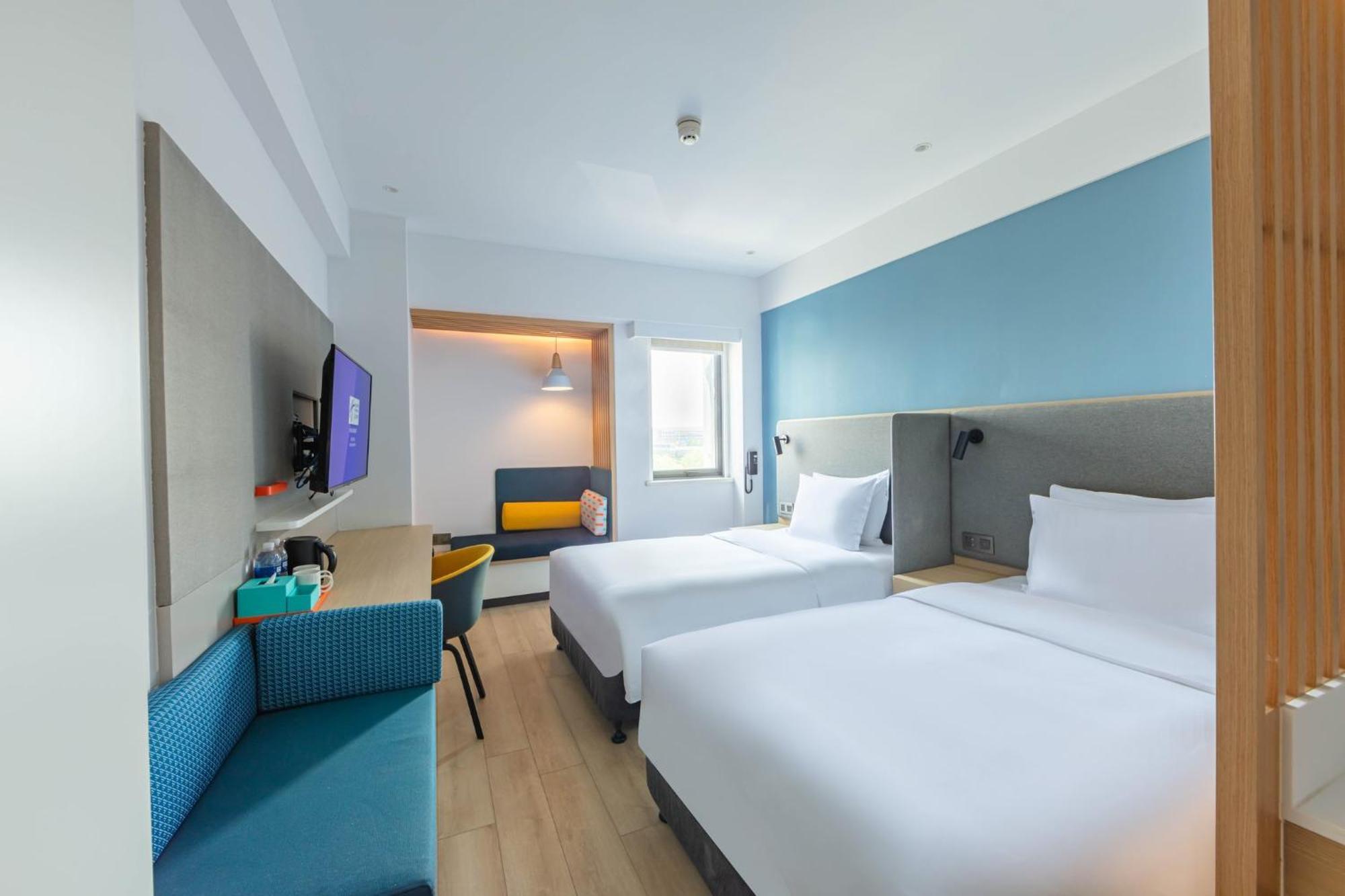 Holiday Inn Express Shanghai Pudong Airport By Ihg Exteriör bild